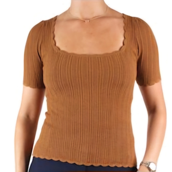 Square Neck Scalloped trim - Picture 2 of 6